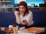 У одиноких женщин активизируются области мозга, связанные с тягой к еде