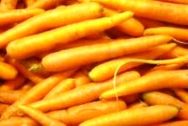 Врачи призвали не злоупотреблять морковным соком