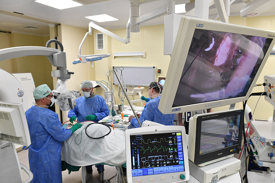 Российские кардиохирурги заменили клапан сердца 92-летней пациентке